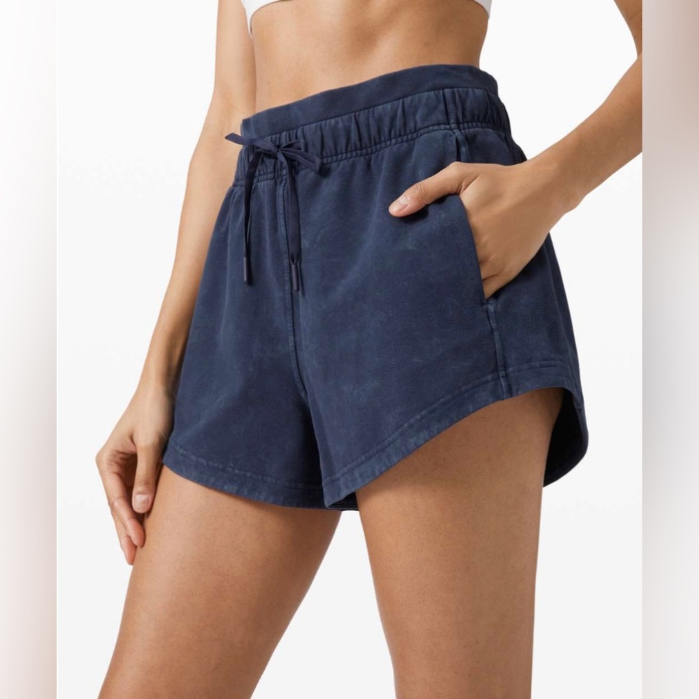Lululemon Inner Glow Shorts | True Navy | Size 6